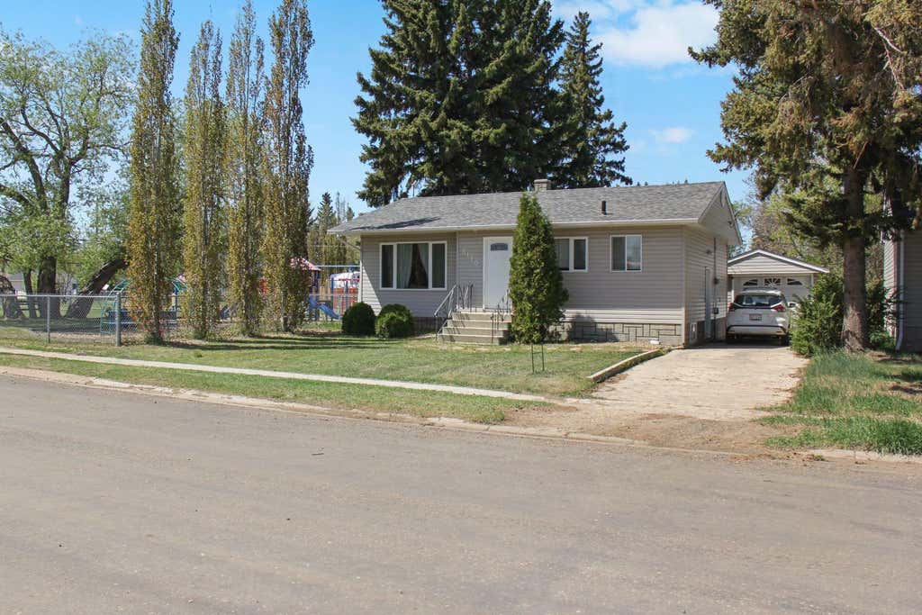 Photo of 5110 51 Street, Daysland, AB T0B 1A0 (MLS # A2338568)