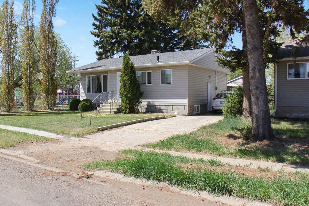 Photo of 5110 51 Street, Daysland, AB T0B 1A0 (MLS # A2338568)