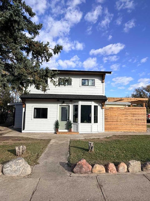Photo of 306 47 Avenue W, Claresholm, AB T0L 0T0 (MLS # A2349727)