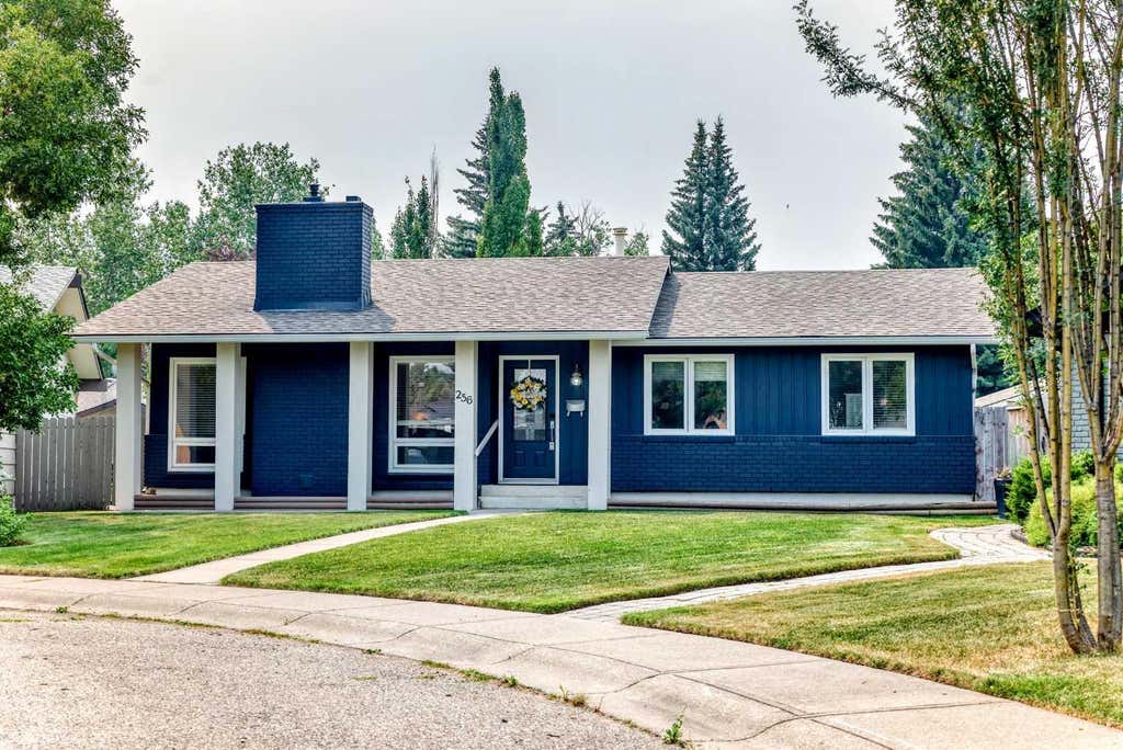 Photo of 256 Midvalley Place SE, Calgary, AB T2X 1L3 (MLS # A2332282)