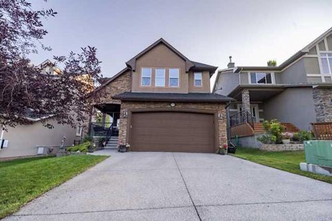 28 Crestmont Way SW Calgary AB T3B 5Z6