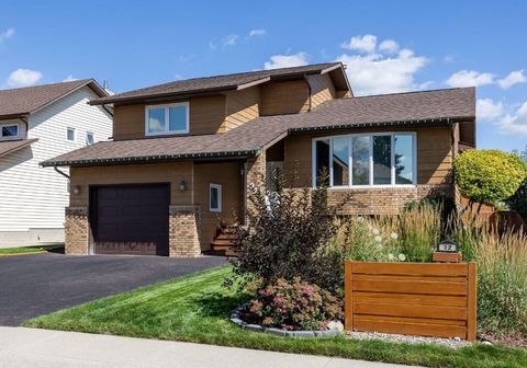 32 Rideau Close SW Airdrie AB T4B 1A6