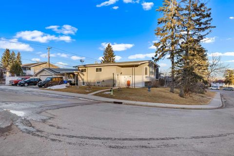 1016 Hunterdale Place NW Calgary AB T2Z 4R7