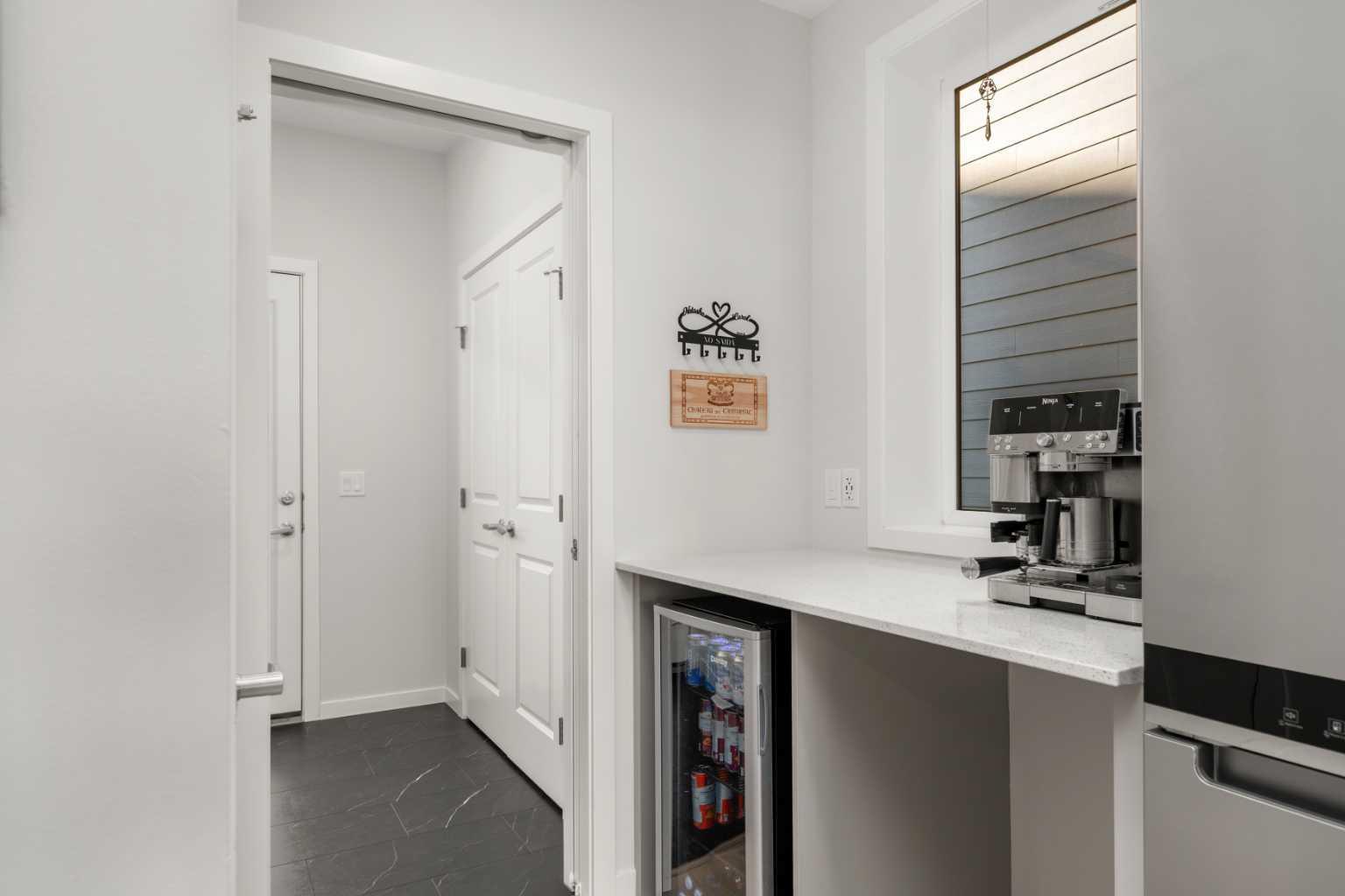 93 Treeline Avenue SW