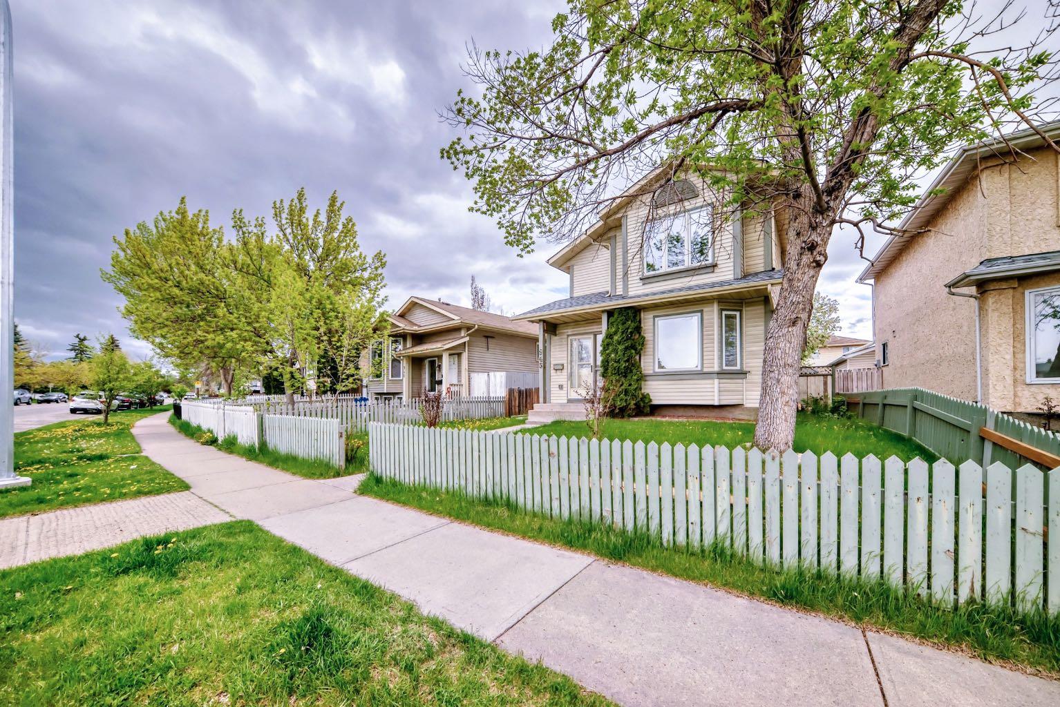 946 Erin Woods Drive SE