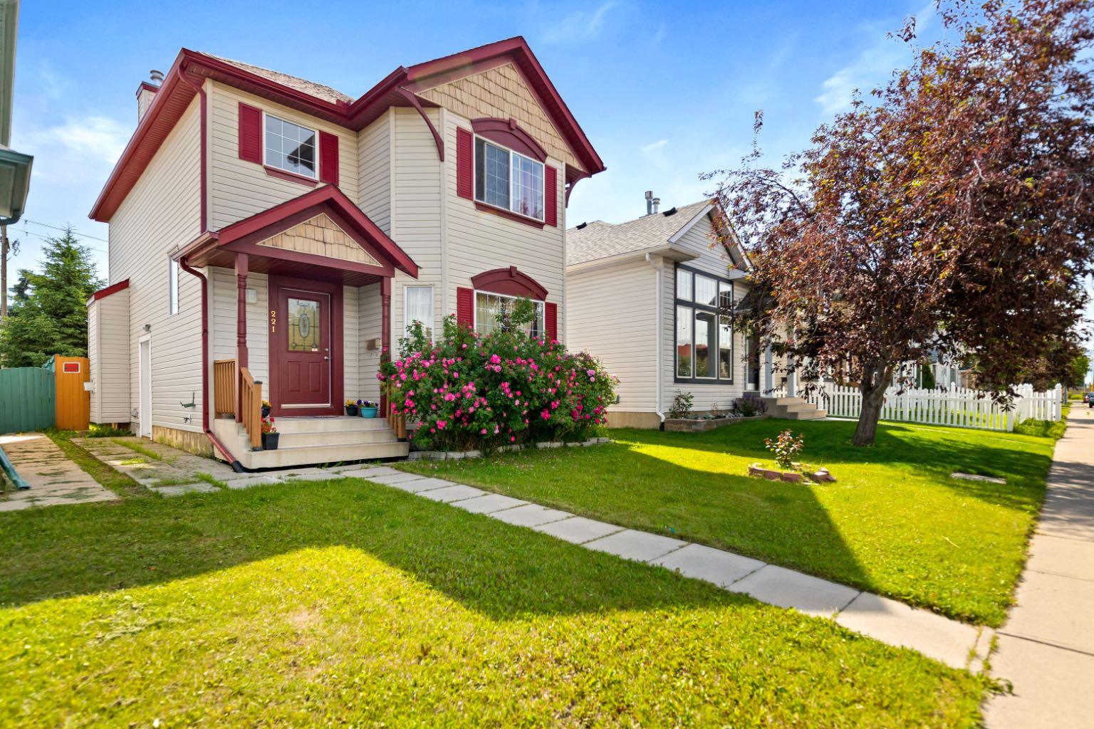 221 Tarington Close NE