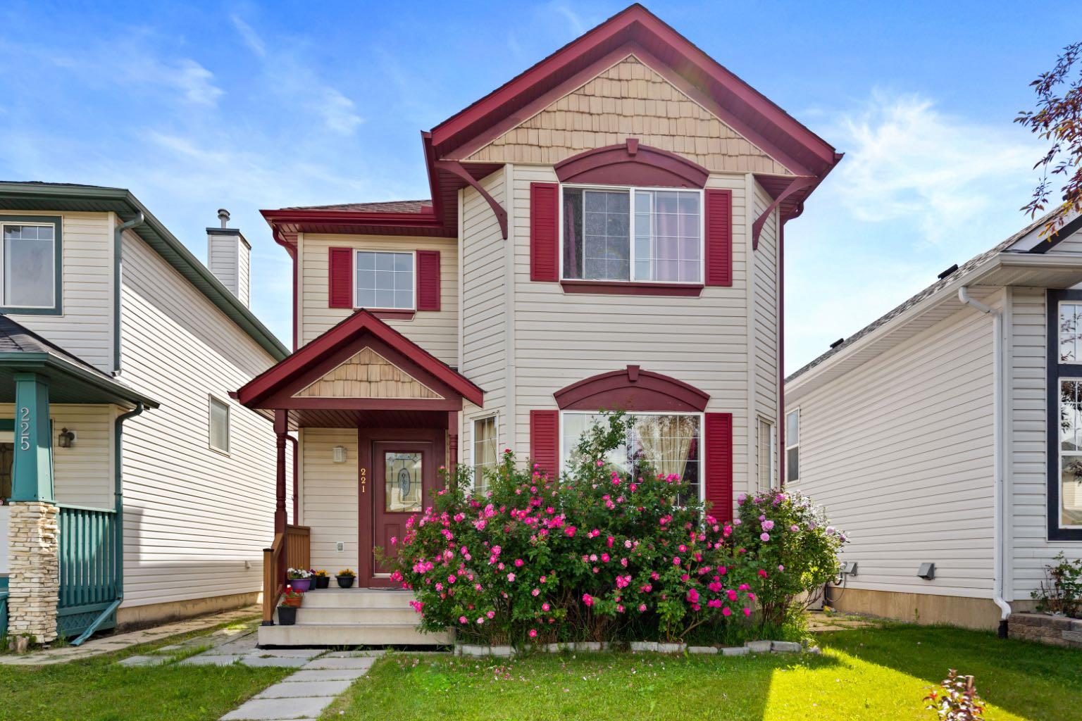 221 Tarington Close NE