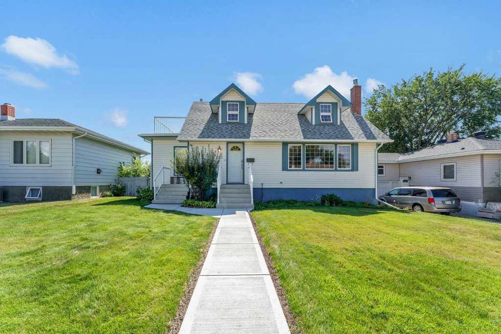 Photo of 353 3 Street SW, Medicine Hat, AB T1A 4C7 (MLS # A2338626)