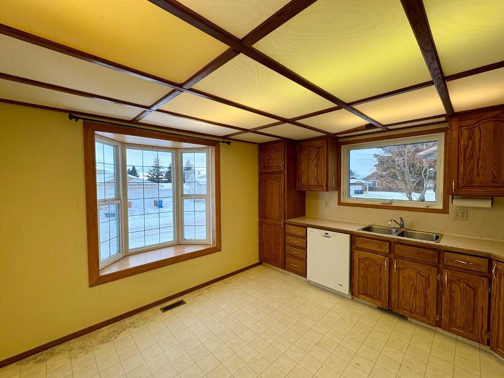 Photo of 4304 56 Avenue, Innisfail, AB T4G 1K7 (MLS # A2275462)