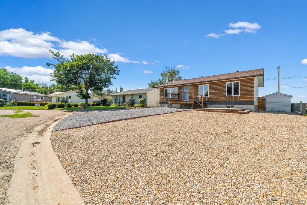 Photo of 13 Heather Court, Irvine, AB T0J 1V0 (MLS # A2341266)