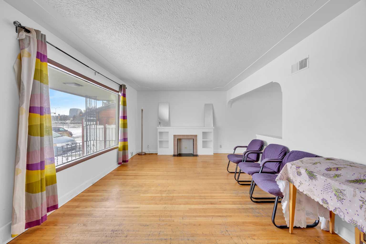 2472 Capitol Hill Crescent NW