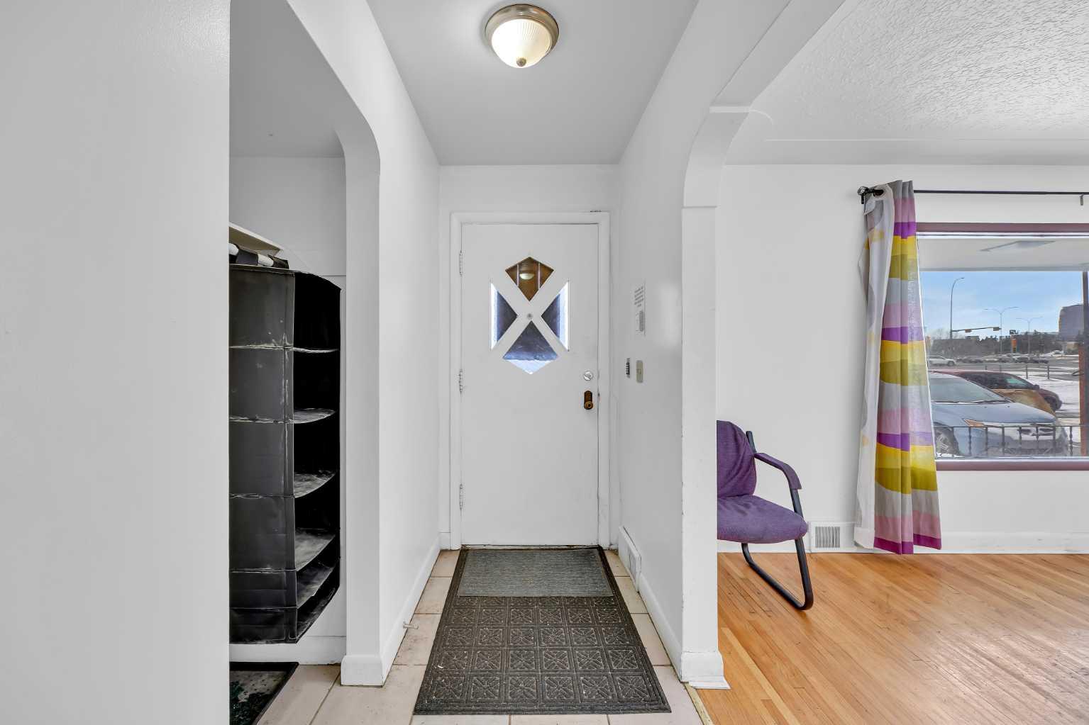 2472 Capitol Hill Crescent NW