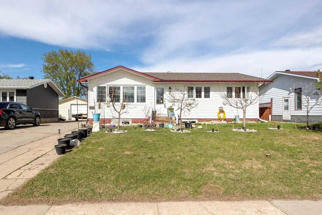 Photo of 34 Biggs Avenue, Fort McMurray, AB T9H 1M1 (MLS # A2314707)