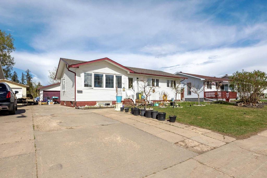 Photo of 34 Biggs Avenue, Fort McMurray, AB T9H 1M1 (MLS # A2314707)