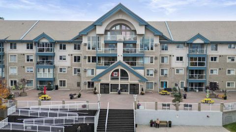 7239 Sierra Morena Boulevard SW 404 Calgary AB T3H 3L7