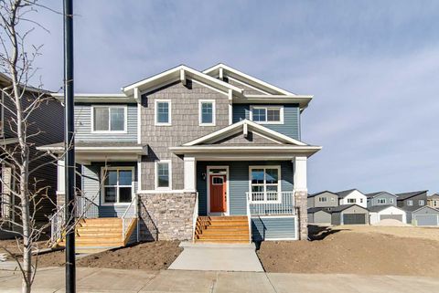 19 Herron Walk NE Calgary AB T3P 2L2