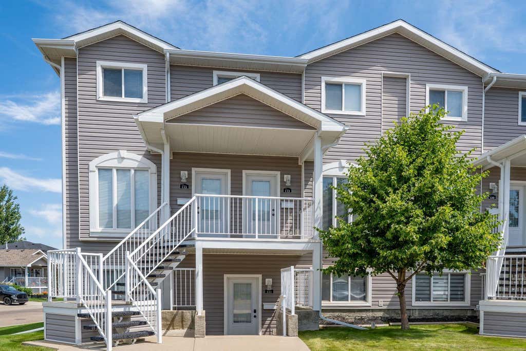 Photo of 113 Somerset Lane SE, Medicine Hat, AB T1B 0E8 (MLS # A2327971)