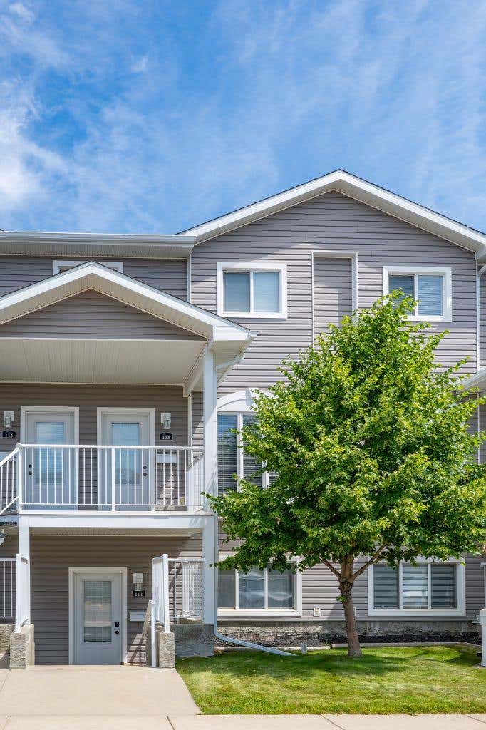 Photo of 113 Somerset Lane SE, Medicine Hat, AB T1B 0E8 (MLS # A2327971)