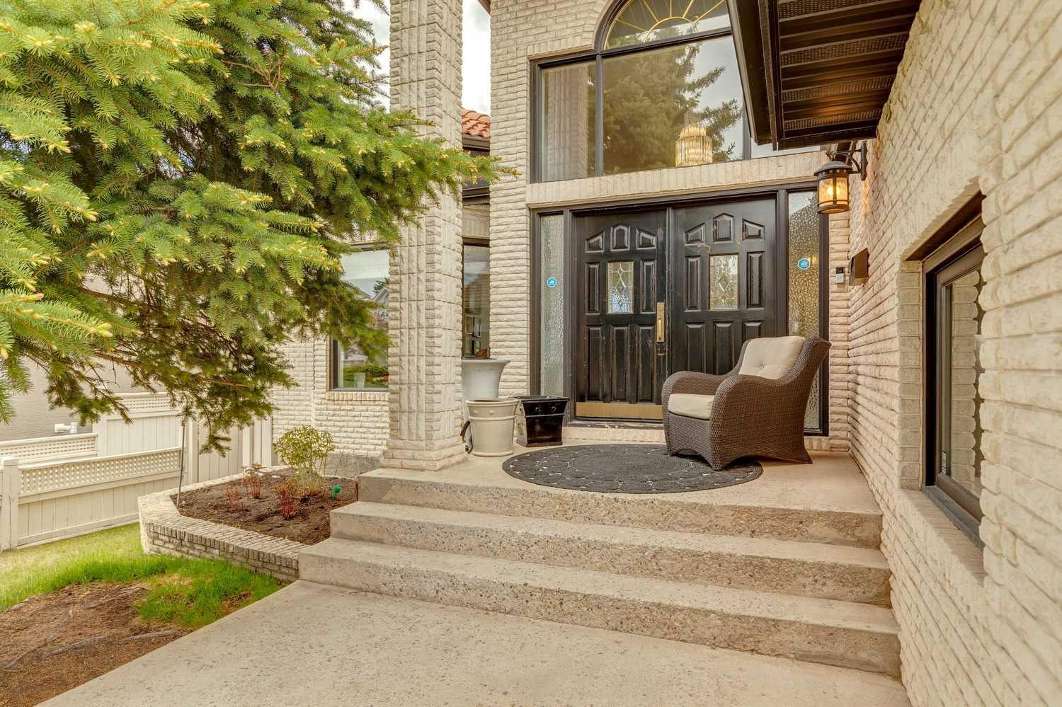 84 EDENSTONE Way NW
