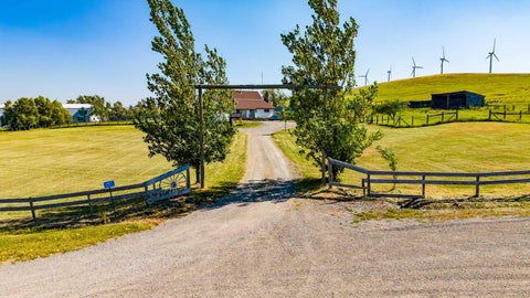 Photo of 1411 Twp Rd 7-3 Road, Rural Pincher Creek No. 9, M.D. of, AB T0K 1W0 (MLS # A2333774)