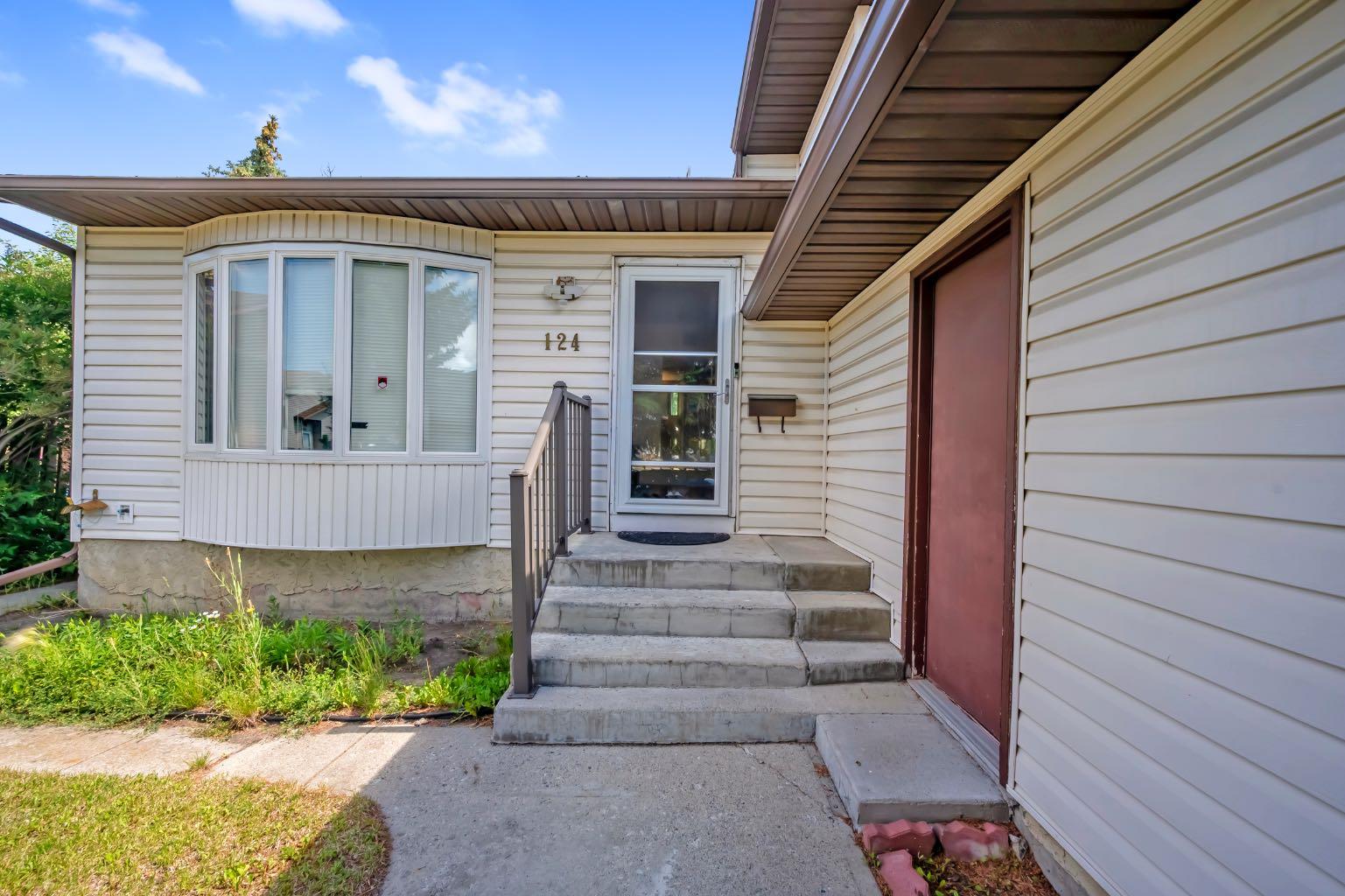 124 Whiteram Close NE