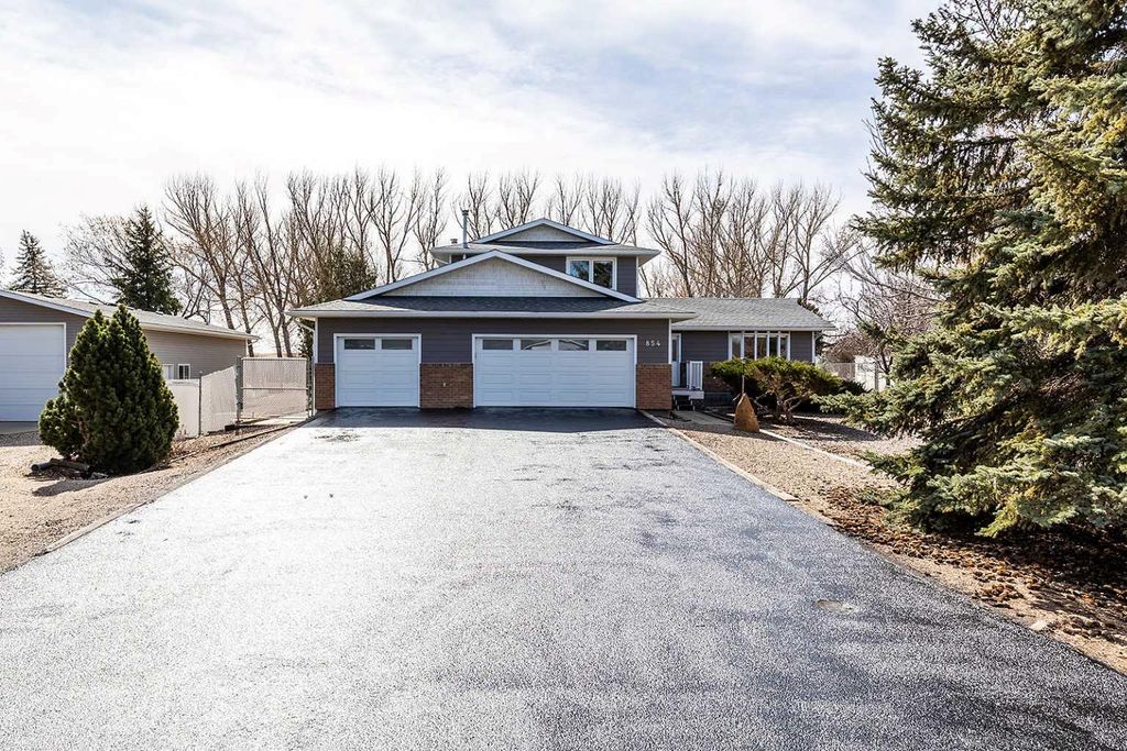 Photo of 854 5 Avenue, Dunmore, AB T1B 0J9 (MLS # A2264018)