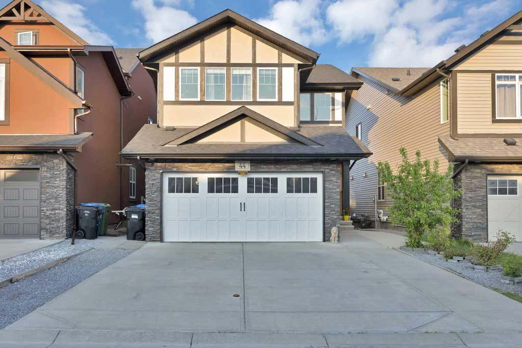 Photo of 44 Skyview Shores Link NE, Calgary, AB T3N 0J1 (MLS # A2318611)