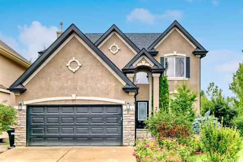 Photo of 2 Tuscany Estates Crescent NW, Calgary, AB T3L 0B2 (MLS # A2244344) Photo of 2 Tuscany Estates Crescent NW, Calgary, AB T3L 0B2 (MLS # A2244344)