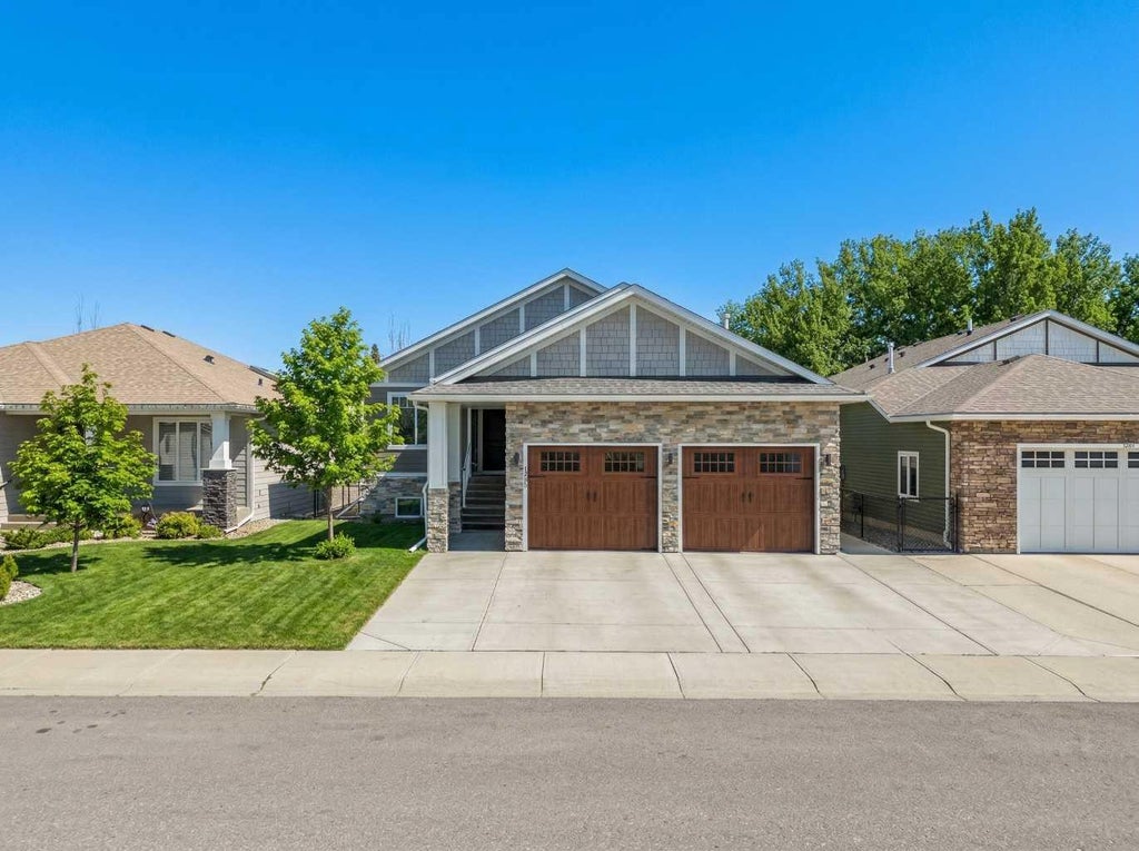 Photo of 1205 Hillcrest Manor Estates, Strathmore, AB T1P 0B9 (MLS # A2319215)