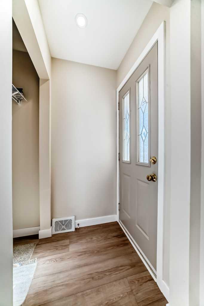 2007 Cottonwood Crescent SE