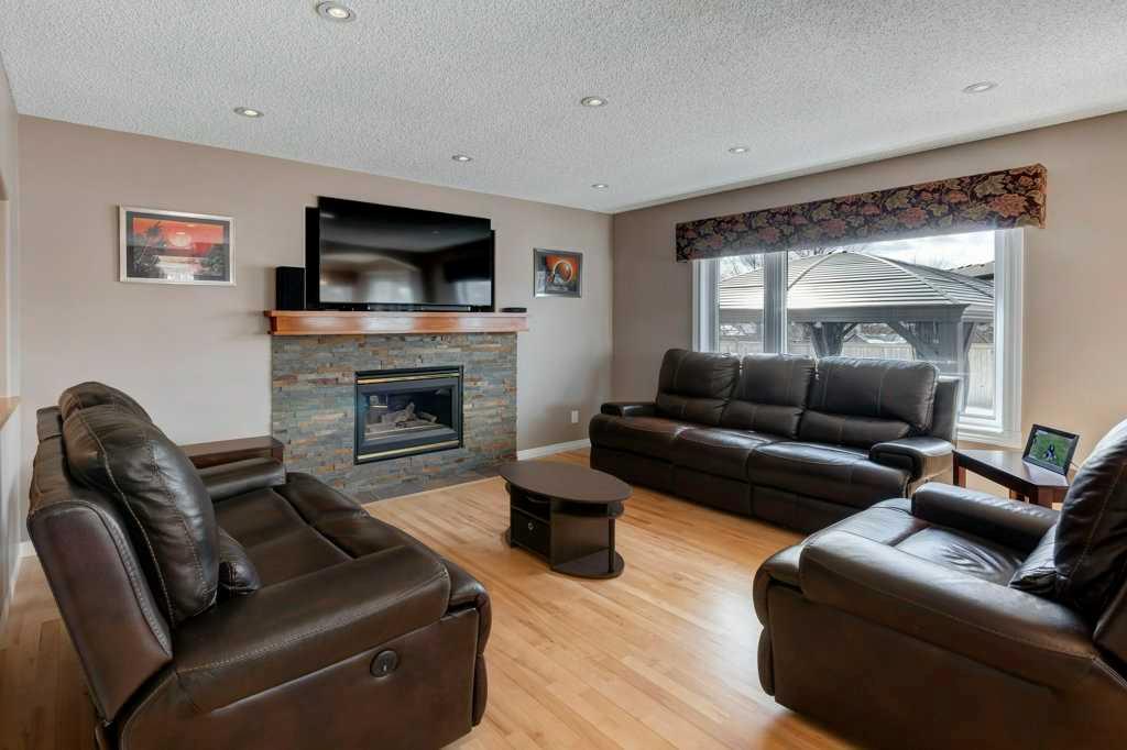 160 Citadel Meadow Grove NW