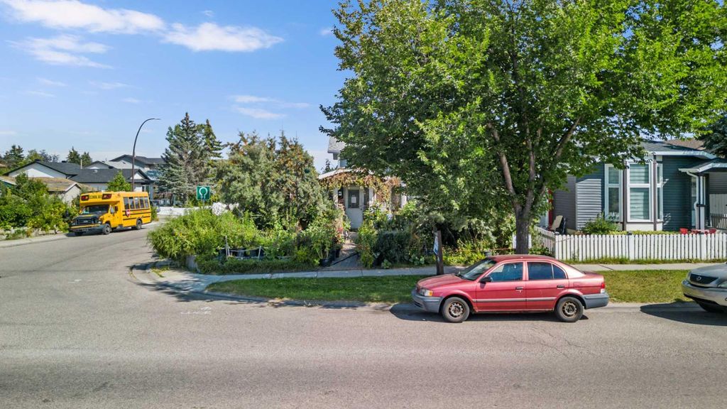 Photo of 16 Tararidge Drive NE, Calgary, AB T3J 2P8 (MLS # A2280900)