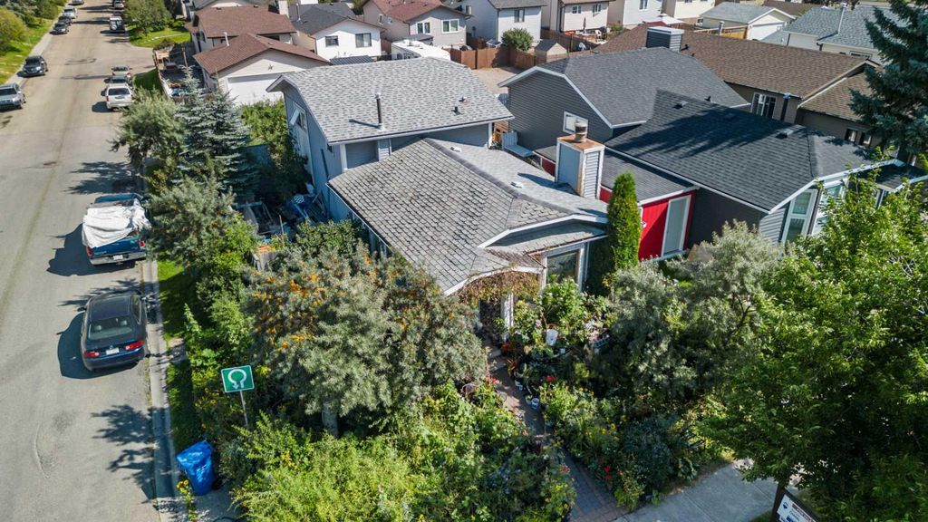 Photo of 16 Tararidge Drive NE, Calgary, AB T3J 2P8 (MLS # A2280900)