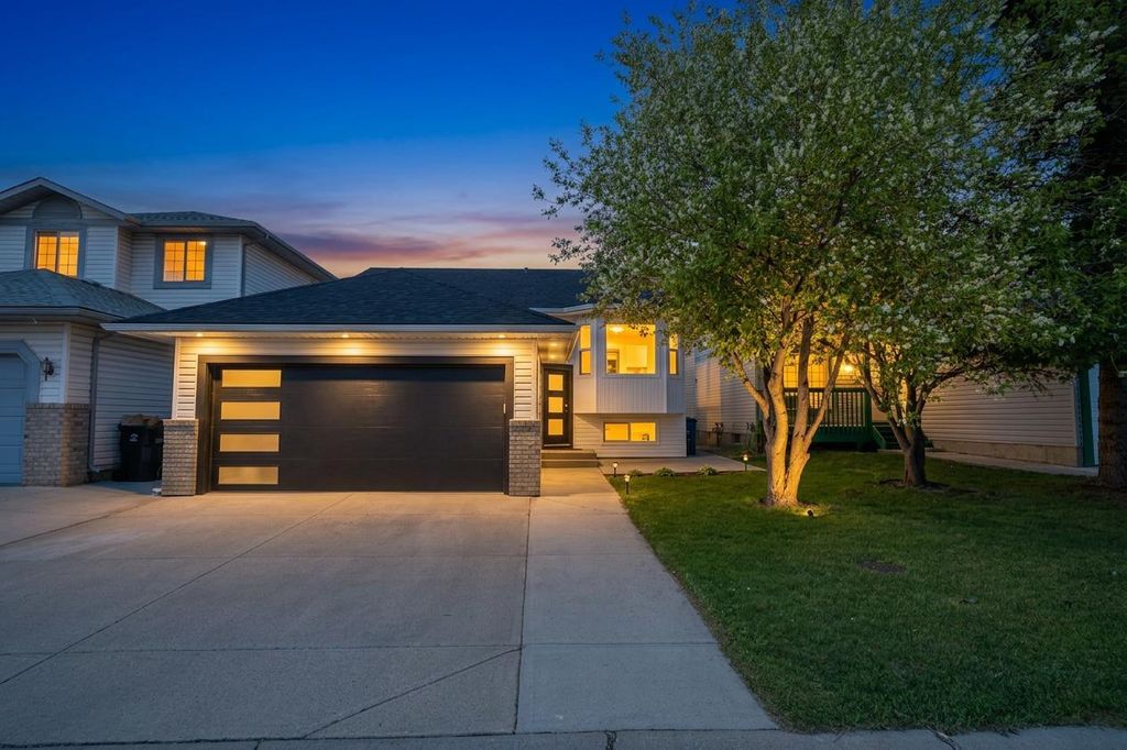 Photo of 215 Del Ray Road NE, Calgary, AB T1Y 6V9 (MLS # A2313954)