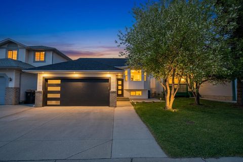 Photo of 215 Del Ray Road NE, Calgary, AB T1Y 6V9 (MLS # A2313954)