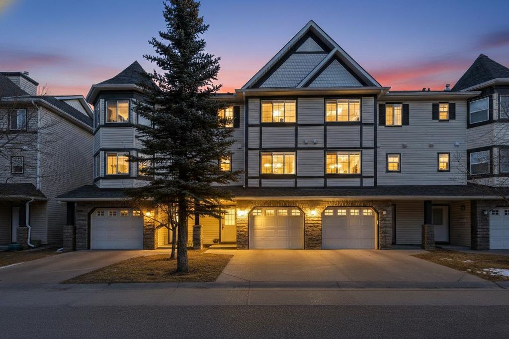 Photo of 69 Cougar Ridge Mews SW, Calgary, AB T3H 5P3 (MLS # A2286177)