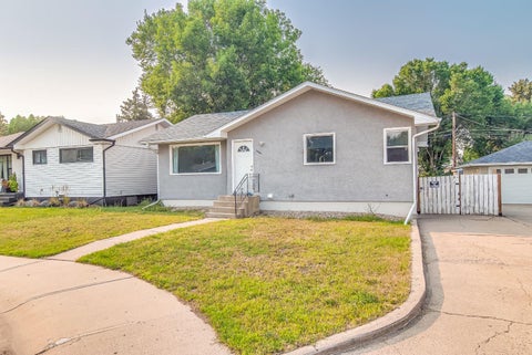 Photo of 2666 Burton Place SE, Medicine Hat, AB T1A 3W2 (MLS # A2338301)