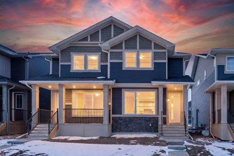 Photo of 656 Sora Boulevard SE, Calgary, AB T3S 0L6 (MLS # A2305763)
