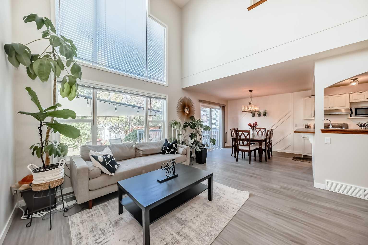 202 Bridlewood Court SW