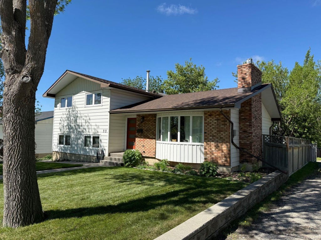 Photo of 33 Carolina Drive, Cochrane, AB T4C 1C4 (MLS # A2318085)