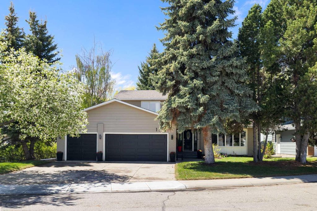 Photo of 111 Lake Mead Place SE, Calgary, AB T2J 3Z7 (MLS # A2310840)