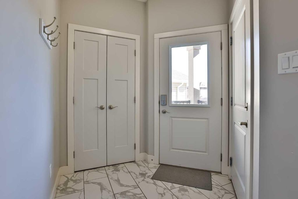 Photo of 522 Moonlight Lane W, Lethbridge, AB T1J 5K1 (MLS # A2307472)