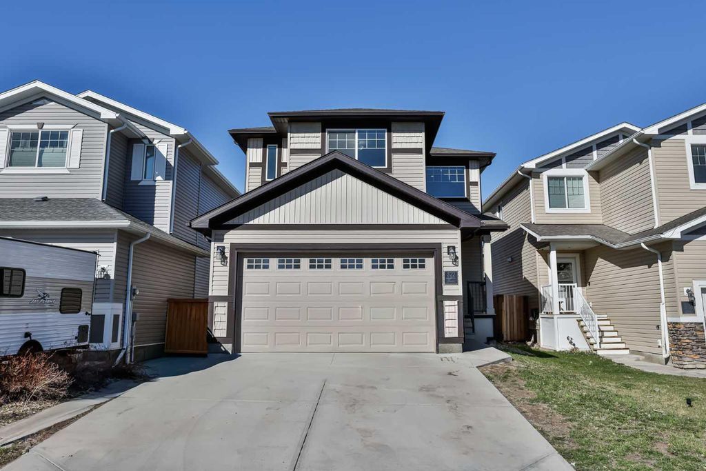 Photo of 522 Moonlight Lane W, Lethbridge, AB T1J 5K1 (MLS # A2307472)