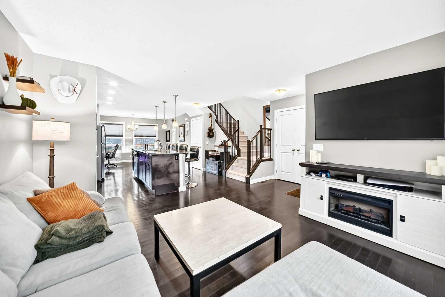 567 Evanston Drive NW