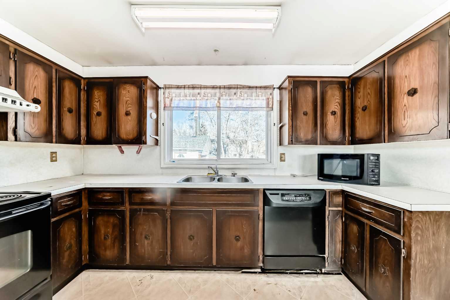 5439 Dalrymple Crescent NW