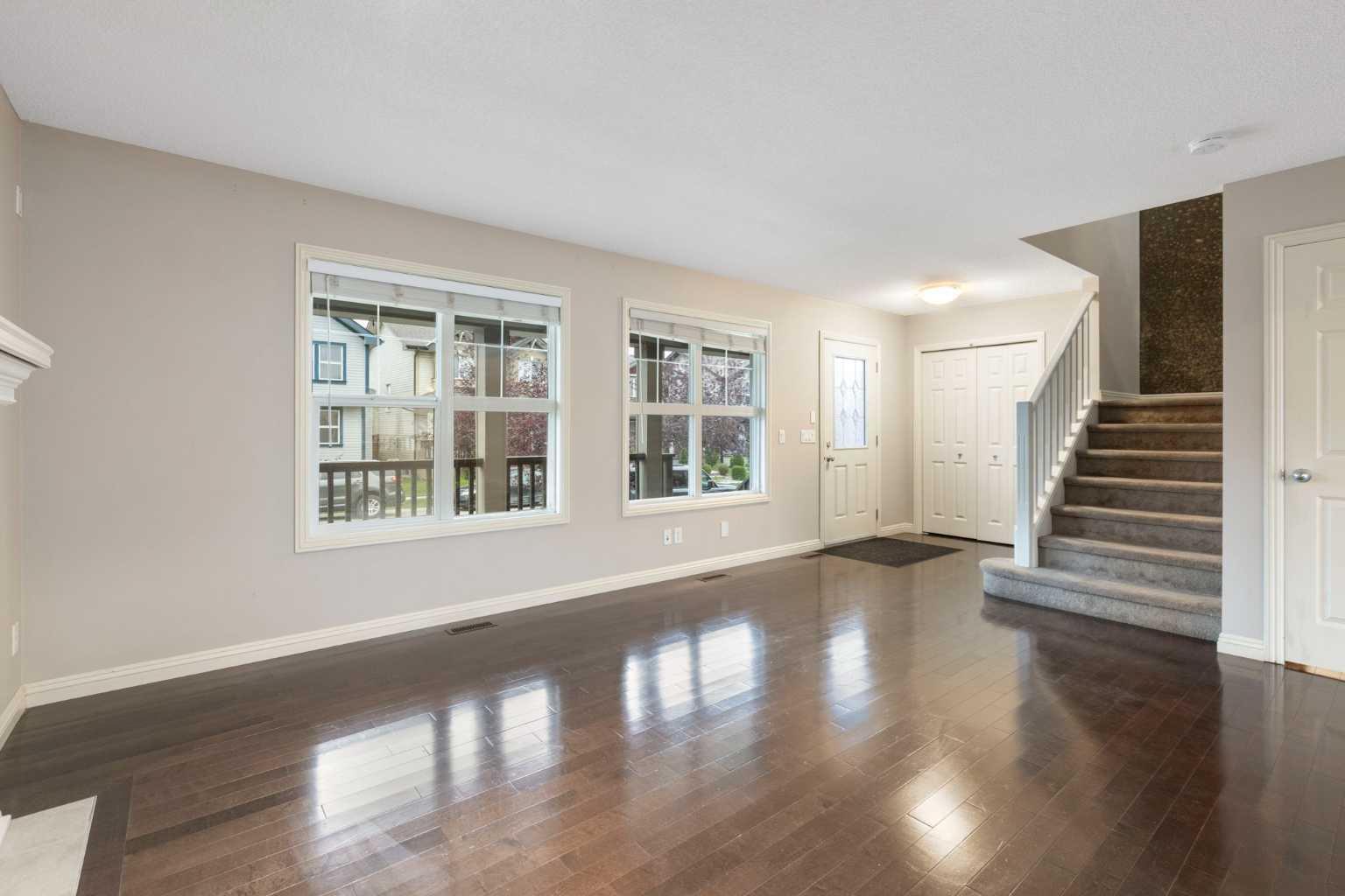 221 Prestwick Terrace SE