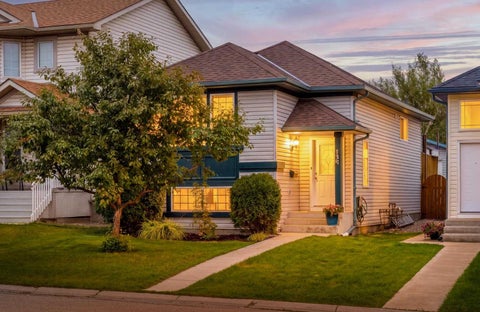 Photo of 139 Country Hills Way NW, Calgary, AB T3K 4W3 (MLS # A2347076)