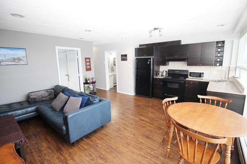 1612 14 Avenue SW 402 Calgary AB T3C 0W5