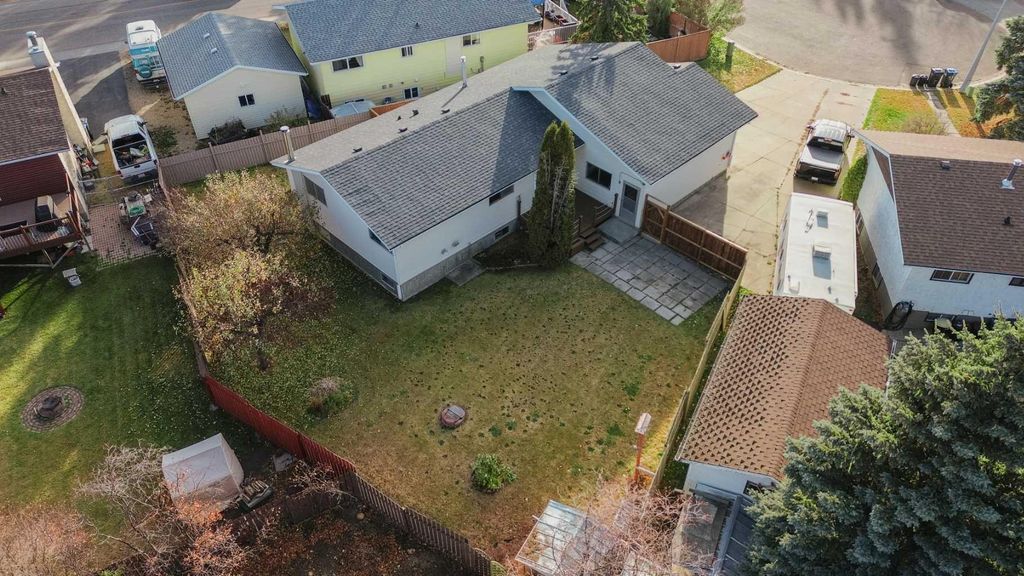 Photo of 6 Woodland Close, Sylvan Lake, AB T4S 1L9 (MLS # A2327396)
