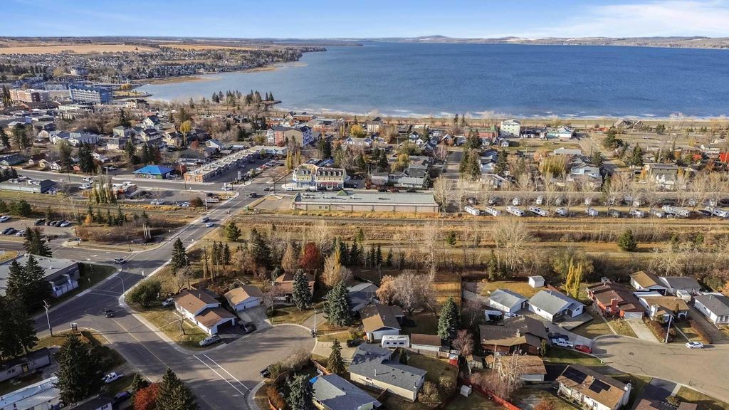 Photo of 6 Woodland Close, Sylvan Lake, AB T4S 1L9 (MLS # A2327396)